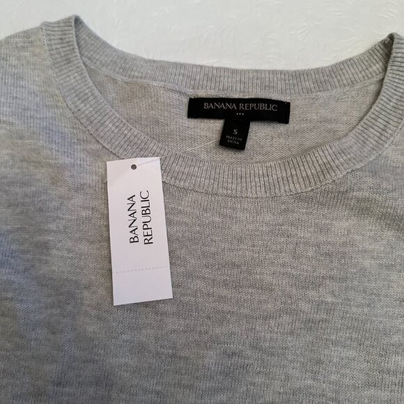 Banana Republic Cotton Light Gray Sweater size Sm NWT - Picture 3 of 5